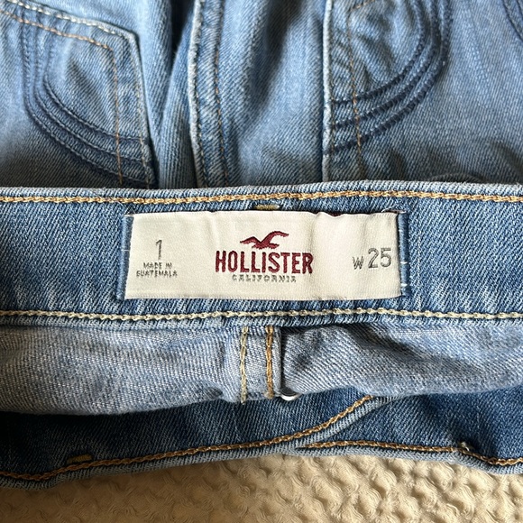 Light-Wash Hollister Shorts - Picture 3 of 3